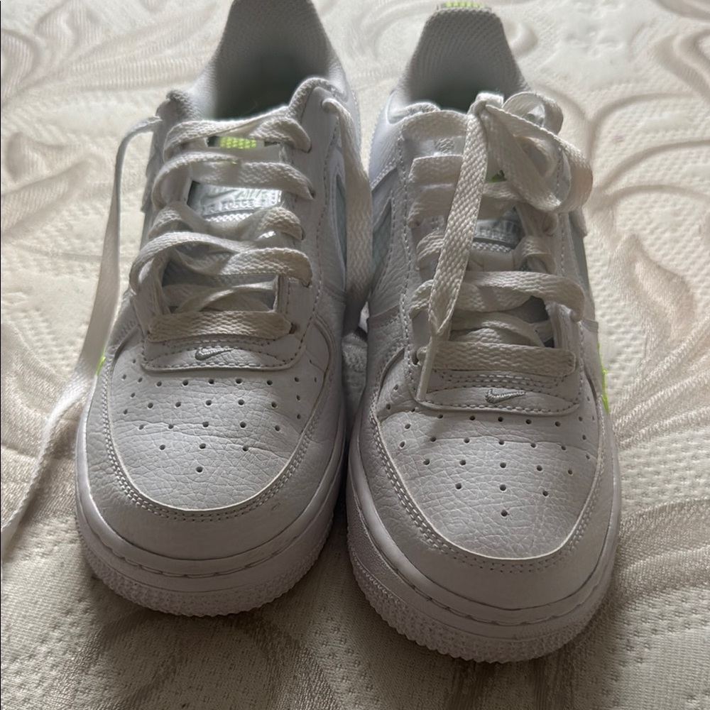 Nike White Sneakers Classic Design